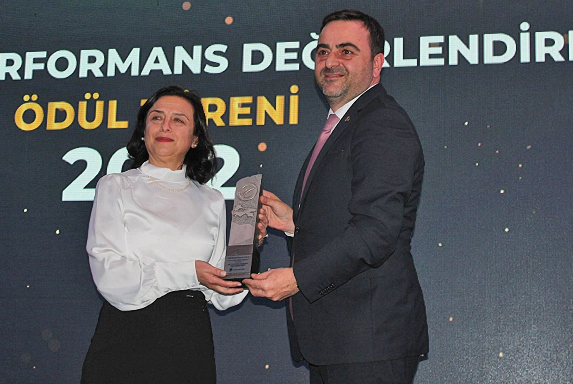 Ayşe Akşit, Başiskele Belediye Başkanı Mehmet Yasin Özlü, 15. Sektörel Performans Ödülü - 03