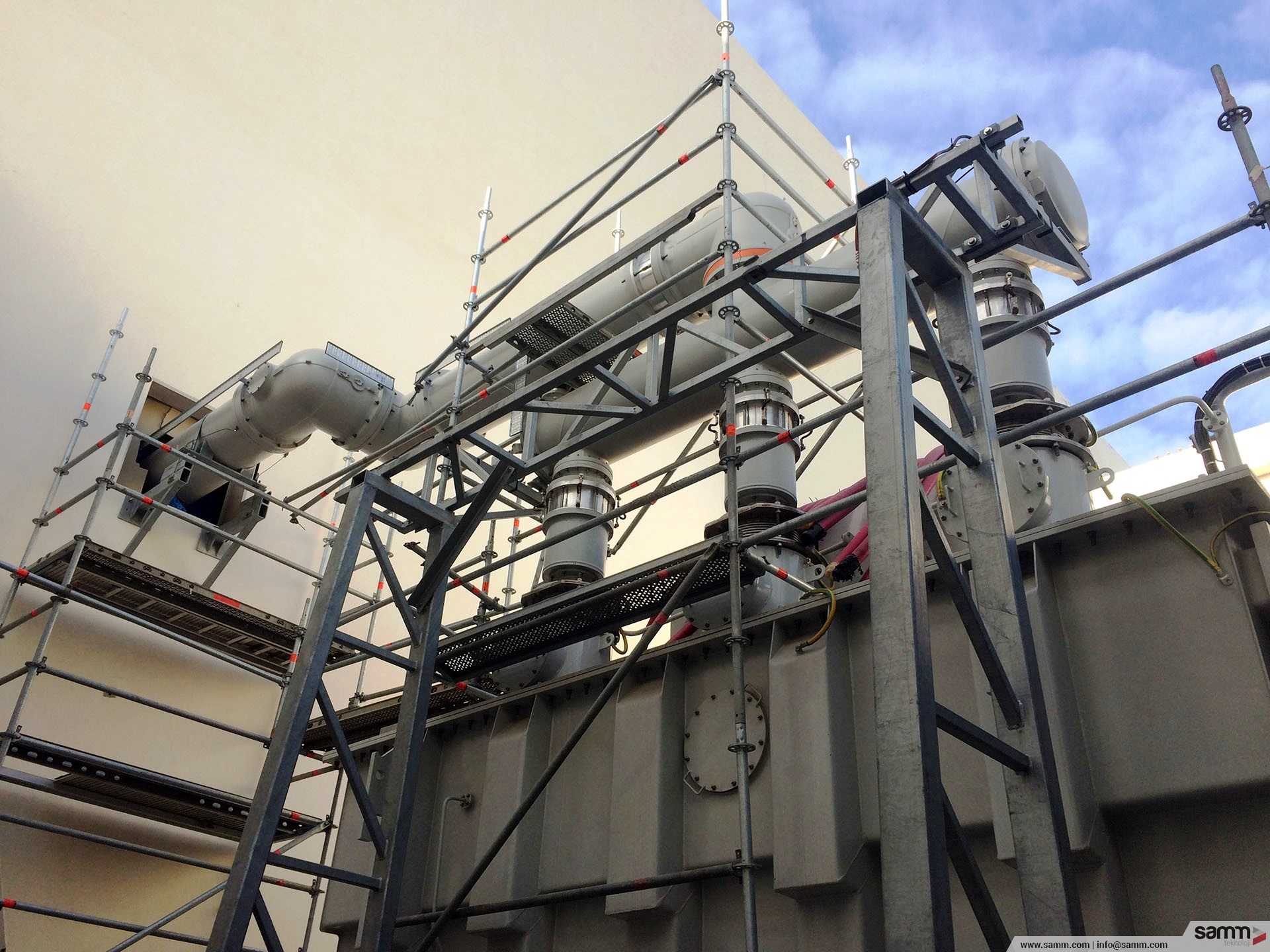 Samm Teknoloji | Deneyimli montaj ekibimizle 154 kV transformer bus duct montajının tamamlanması.