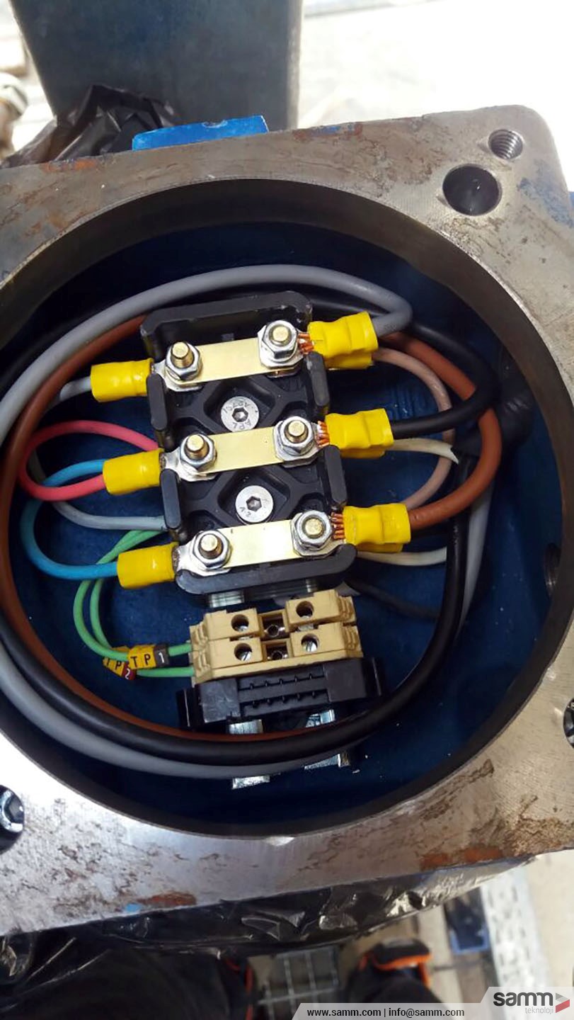 Samm Teknoloji | Motor sıcaklık sensörü için enstrüman kutusunda kablo terminasyonu.